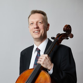 Mann mit Cello
